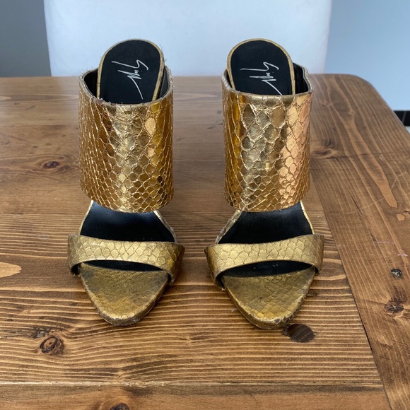 Giuseppe Zanotti gold heels - Picture 3 of 8